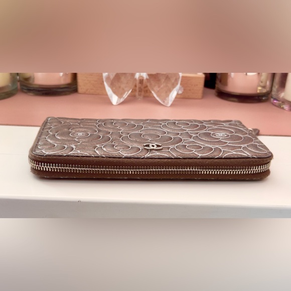 RARE Chanel Camellia Flower Long Zippy Wallet Metallic Silver - Picture 7 of 15